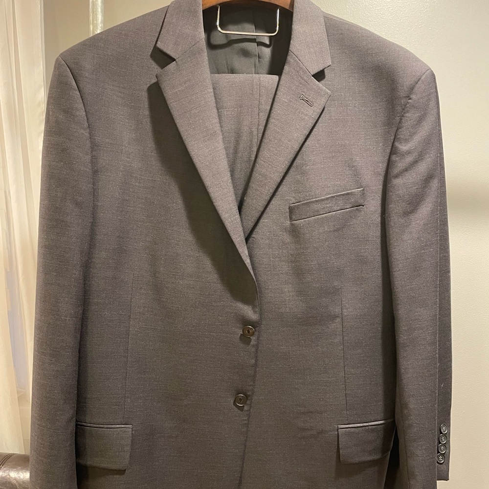 Men’s Kenneth Cole suit